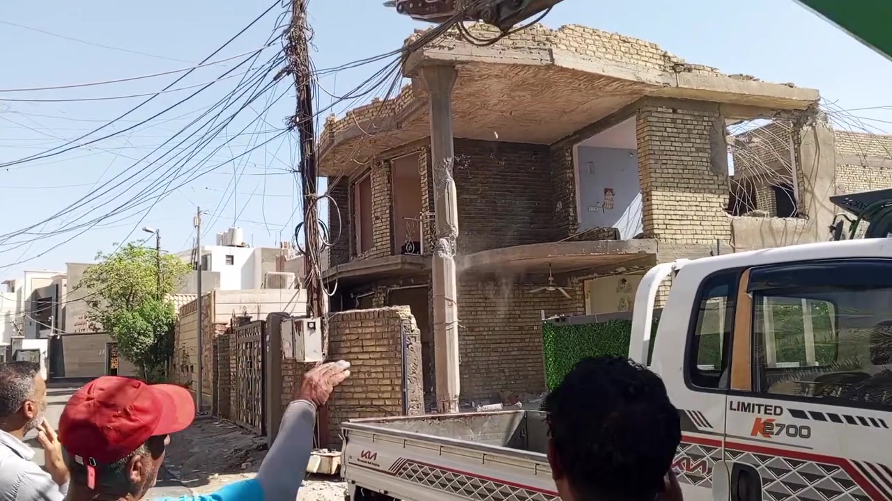 من رخصت مدير الكروب المحترم ‏‪***********‬‏الهدم البيوت ورفع النقذ وقص البيوت المشترك كفت بقداد كرخ رصافه بنسب السعار
