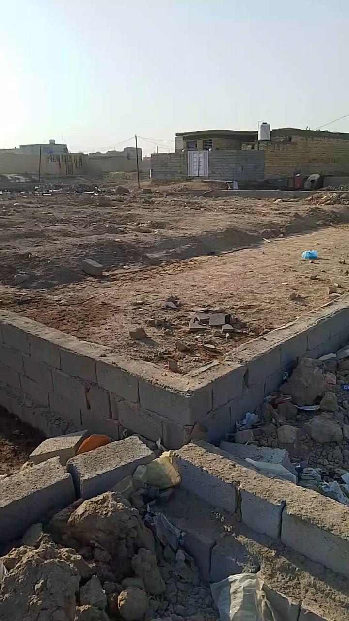 سلام عليكم قطعه للبيع 400 متر حي لكوفه مقابل بانزين خانه عبد لحسن ملاغي خدمات ماء كهرباء مدرسه  سعر خاص *********** بيع مستعجل
