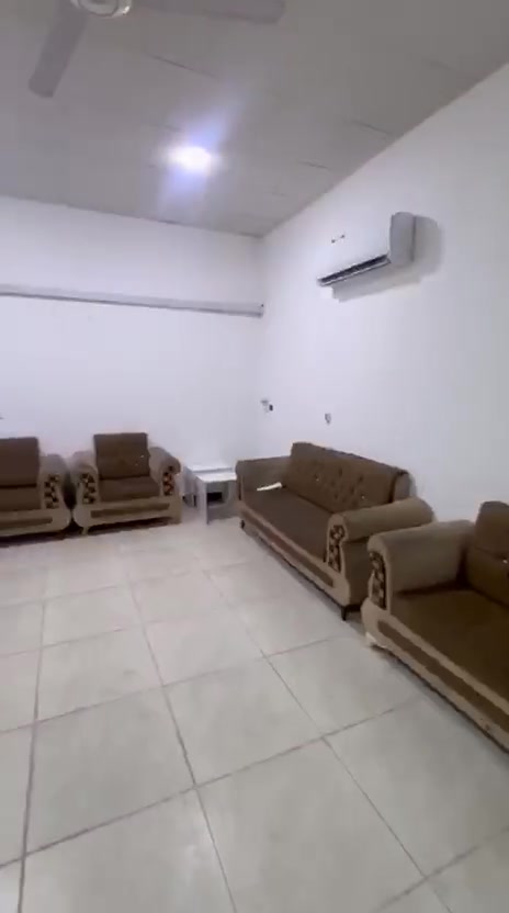 سلام عليكم متوفر شقه للايجار في المعقل تحتوي على غرفه وصاله ومطبخ وصحيات سعر الايجار ٦٥٠ الاستفسار ***********
