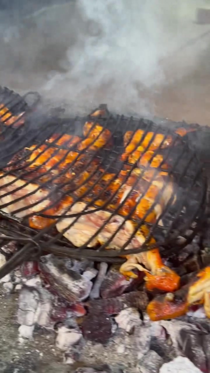 أجنحه ومشويات الحايچ
أجود أنواع المشاوي،الأجنحه والدجاج بنكهات عراقية أصيله🍗
دجاج كامله بـ12 الف تمن+خبز +مقبلات🔥
نص دجاج بـ6 آلاف تمن+خبز+مقبلات 🔥
نفر اجنحه بـ12 الف تمن+خبز+مقبلات🔥
نص اجنحه بـ6 تالاف تمن+خبز+مقبلات🔥
عنوان :شارع المستشفى مجاور ملعب الجمعيه 
توصيل: مجاني داخل قضاء المدائن 🛵🛵
رقم:***********🔥
