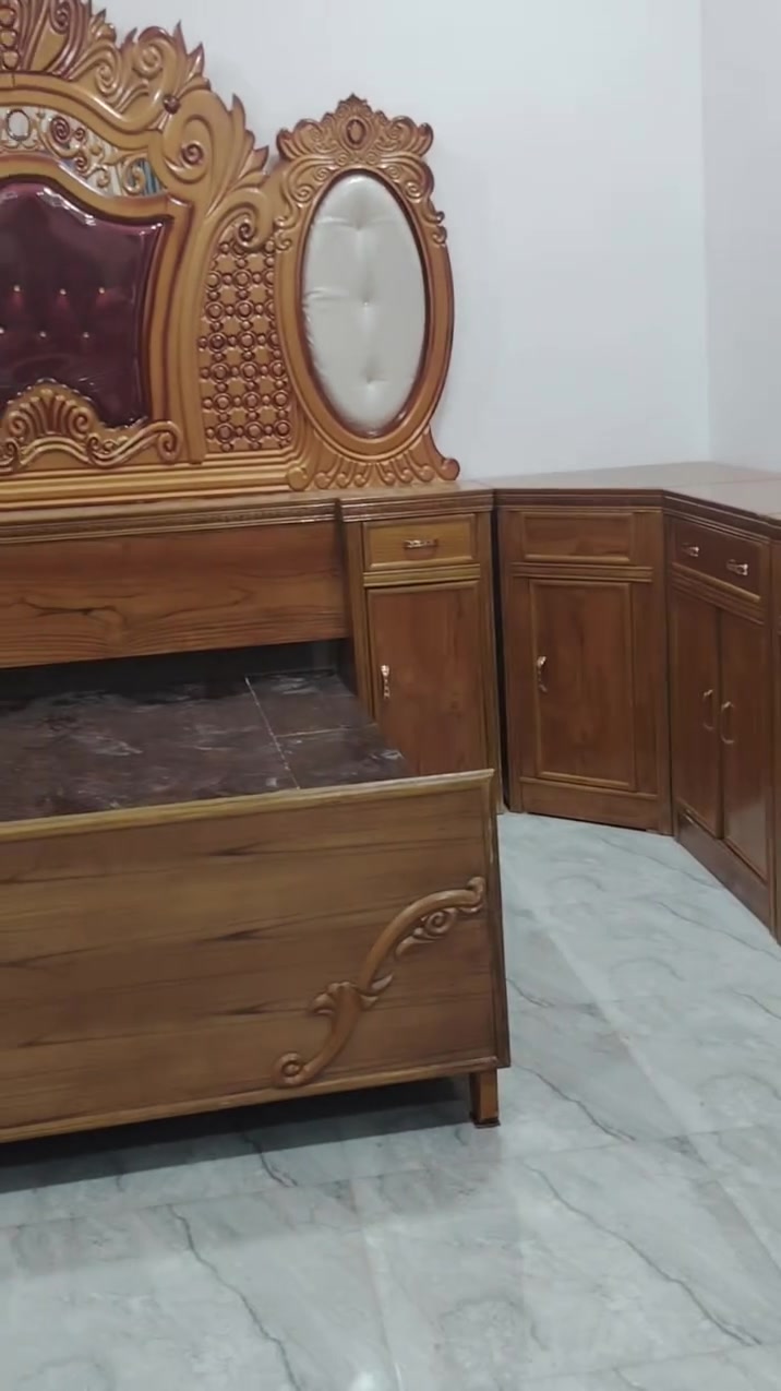 السلام عليكم توجد غرفت نوم للبيع صاج عراقي مستخدم شي قليل المكان بالرمانه البوعبيد مستخدم شهر واحد فقط للإستفسار التصال عل هاذ رقم ***********
