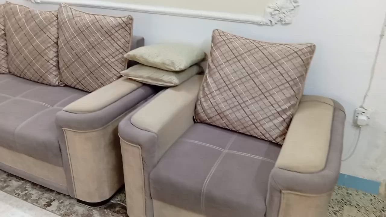 يا الله .   للبيع تخم كامل 10 مقاعد نظيف شغل درجة أولى تشوف بعينك وتحكم . السعر 500 الف وبيه مجال للشراي.


**إذا كنت صاحب هذا الإعلان وتريد حذفه لأي سبب، رجاءا أرسل رسالة إلى الدعم الفني**