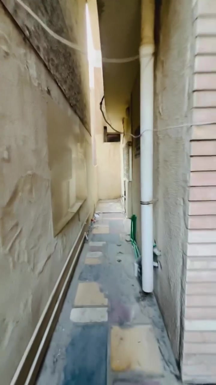 للإيجار فــي الــجــادريـة ☘️
غرف نًوم 3 / صاله / هول / صحيات
مجهز مطبخ /  سبالت كاملة 
شركات / مكاتب/ سكن 
☎️ *********** ☎️
