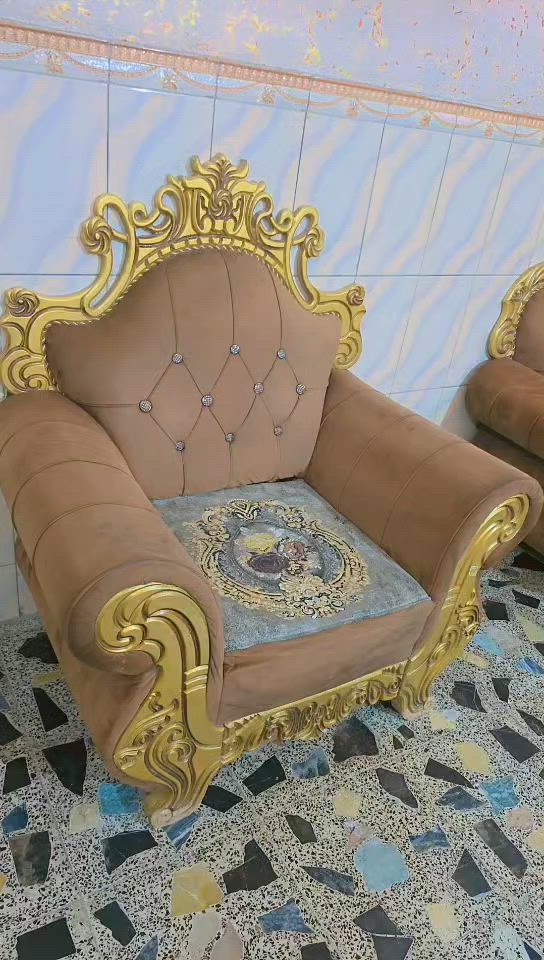 السلام عليكم تخم قنفات للبيع ١٠ مقاعدتتكون من قنفتين كبار وقنفة وسطيه وقنفتين صغار كلشي مابيه ضرر بس قنفه وحده مكسوره يرادله دوشمة صفحه وحده سويته توصاه بمليون وربع واريد أبيعه ٦٠٠وبيه مجال للشراي للأستفسارالاتصال على الرقم***********  المكان بغداد الخطيب الطابو
