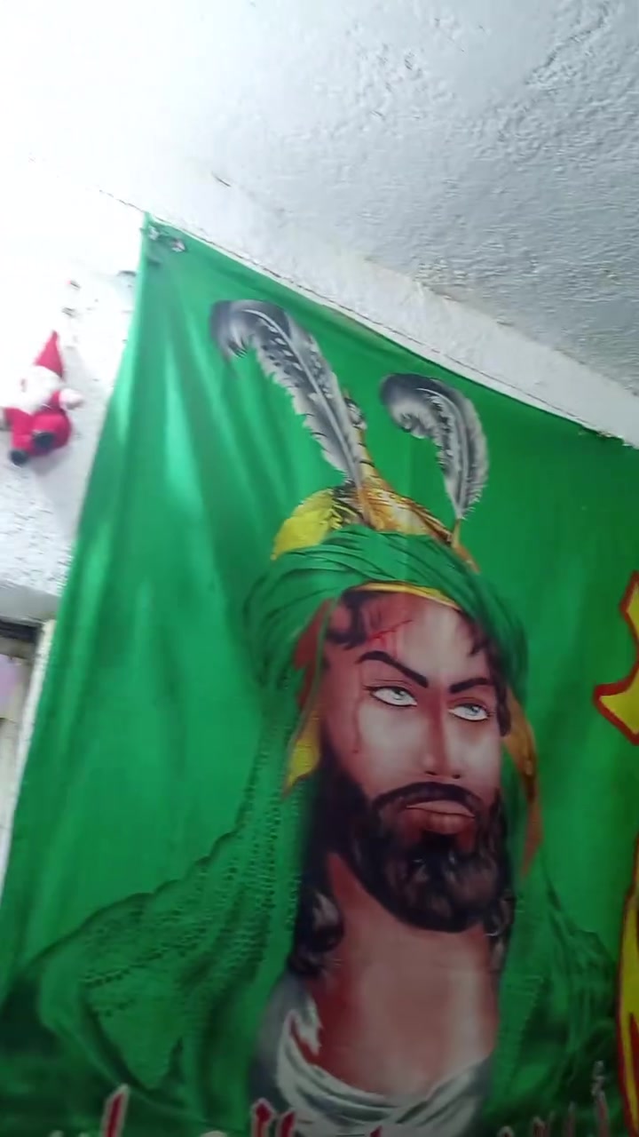 اسلام عليكم بيت للبيع مشمول بل طابو مسوين معامله اله ومساحته 175،
متكون من غرفه 
وصاله ومطبخ 
وديوانيه مسوينه غرفه وصحيات بناء جديد فقط البيت بناء قديمه مكانه حي الحسن قرب البانزين خانه ورا زراعه صاير بصف بيت ركن  ، سعره 70،وبي مجال للشراي  ، رقم بي واتساب يوجد تصال 
(***********)
