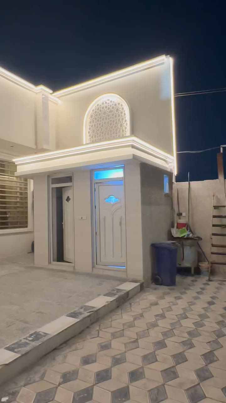 السلام عليكم 
بيت بـ مساحة 600 متر على الشارع العام 
بـ واجهة 9.5 و نزال 63 
العنوان/ حي اور / حي الكوفة (منطقة علي الاسمر)
مقابيل مدرسة الكلمات الأبتدائية
بناء البيت 2024
وباقي التفاصيل بالفيديوه
***********
