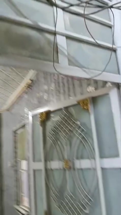 سلام عليكم بيت للبيع مساحته ٧٠ متر بصفحه ام الكبر بصف الفرع الاطفاء بيت نضيف وفرع هادئ ونعمه من الله للتفاصيل موجوده في الفيديو وللاتصال ع الرقم  ***********
