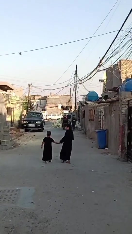 بيت للبيع منطقه الحميديه قريبه عالشارع مساحه البيت 120 متر ماي كهرباء كيا كامله احط رقم الهاتف ***********
