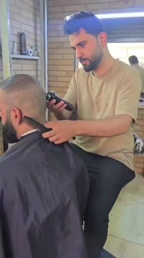 جدد مهنة الحلاقه 20 سنه ليكدام ويا كرسي مساعد الحلاق
للحجز والاستفسار مراسلة الصفحه او الاتصال عبر الواتساب *********** شركه بغداد لتجاره
