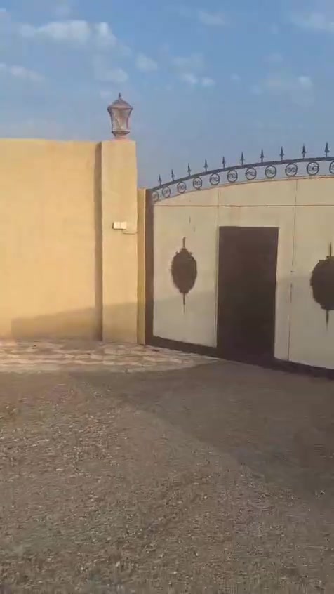 🌿 فرصة استثمارية استثنائية للبيع – الدورة / البو عيثة 🌿
امتلك واحدة من أجمل المزارع في موقع مميز بإطلالة مباشرة، تجمع بين القيمة الاستثمارية والموقع الفريد.

📍 الموقع: الدورة – البو عيثة (على السدة)
📐 المساحة: 12 دونم
🌊 واجهة شاطئية: 100 متر
🛣️ واجهة أمامية: 100 متر

✨ مناسبة لإنشاء منتجع سياحي، مشروع استثماري، أو مزرعة فاخرة، في منطقة تشهد نموًا متواصلًا.

💰 السعر: 3 مليارات دينار عراقي

📞 للاستفسار وحجز موعد للمعاينة:
***********

سارع بالتواصل... فالفرص العقارية المميزة لا تتكرر.
#الدورة #البوعيثة #بغداد #مزرعة_للبيع #عقارات_بغداد #استثمار #فرص_استثمارية
