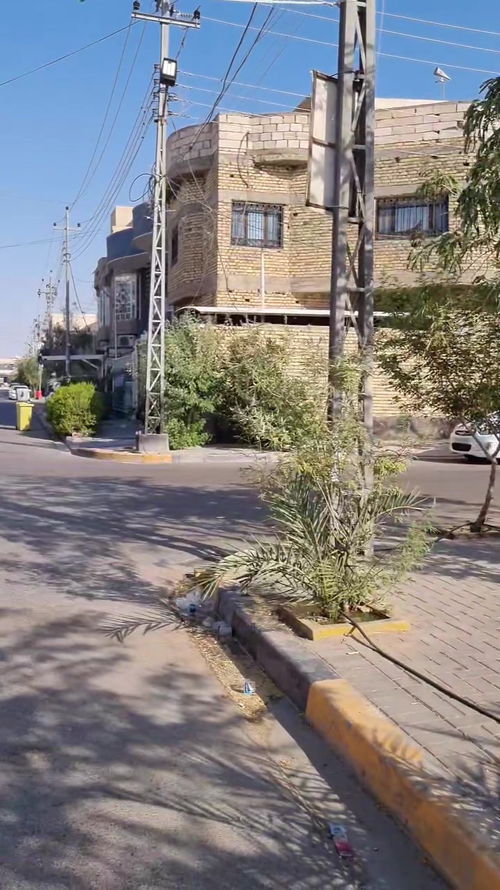 بيت للبيع  ياسين خريبط زون 2 ، بي مساحه تكفي سياره 1 + اكو مساحة جانبية
الطابق الاول / غرفه واسعه + ديوانيه + استقبال + مطبخ + حمام داخلي مشترك + تواليت خارجي

الطابق الثاني /  ٤ غرف واسعات + صاله + حمام مشترك

السطح يحتوي  على مخزن + سقيفه عن الحراره

زون ٢ مقابل خدمات . سنة البناء ٢٠١٤
الواجهه مرمر + ارضيات طابق ١ كرانيت + ارضيات طابق ٢ سيراميك
السعر ٥٢٥ وبي مجال + الخارطه كلش مرتبه والبيت نظيف

*********** مباشر مو مكتب
