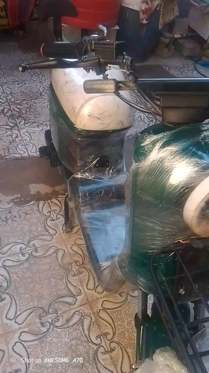 دراجة R9 25
دراجة حلوه و سريعة و كلشي ما بيه 
البطاريات 32 امبير جدد ان الفسفوره 
الشاشة الحديثه 
الملف 1200
السرعة بل شاشه 109 و الحقيقي 70
الدراجة مدوشمه 
زنون عالي ناصي 
الشاره يمنه و يسره 
كلشي ما بيه كله شغاله 
بس الهورن عاطل تصليحه ب 2 او 3 ما أدري
تشتغل سويج و بصمه بيه غفل تاير و سكان و نضام السرقة 
و بيه نضام البك رجوع يلا الوره 
الدراجة كلشي ما بيه تجي و تشوف السعر 375 و بيه مجال حك الجيه مكان بصره زبير سوق سوادي الرقم ***********
و الخاص مفتوح
