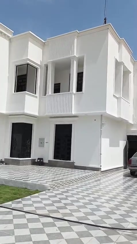 السلام عليكم دار معروض للبيع متكون من طابقين الأول معزول عن الطابق الثاني الأول متكون من ديوانية وهول ٣غرفه ومطبخ وصالة  كلدور عدد٢ وصحيات  داخل و صحيات خارج أما الطابق الثاني ٣غرفه نوم وصالة وصحيات ومطبخ مساحة الأرض الواجهة ٣٥وانزال ٣٥ ينباع مع الأثاث كاونتر مع ثلاثة ٤باب وغسأله أوتوماتيكي مع طباخ فرن وتخم قنفات ٣٠مقعد العنوان الرمادي ناحية اليرموك الملقبة زنكورة مجاور إعدادية زنكورة شارع ١٠م ركن رقم الهاتف *********** غير متواجد على الفيسبوك الاستفسار عن السعر الاتصال على الرقم أو الواتس اب
