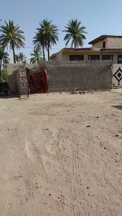 مساحه 800من ضمن بيتين  مساحه200ومساحه 100.... 

البيت الاول يحتوي  ع غرفتين   مع صاله مع استقبال خارجي 10امتار وصحيات خارجي.... 

البيت ثاني يحتوي ع ثلاث غرف مع صاله  مع استقبال خارجي  10امتار........ 

رقم ***********
