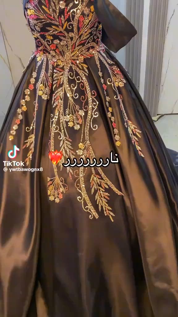 سلام عليكم اصحاب البيجات عندي ٨ قطع بدلات شلعه القطعه على ٢٠ مفرد على ٤٠ الاتصال ***********

