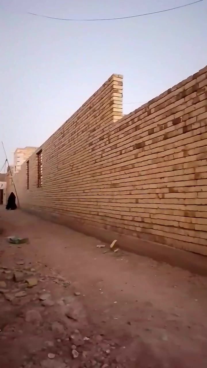 هيكل للبيع / بحاوي العباس/ يم  حسن ال وارد  /  المساحه  ١٥٠ /الوجه ٧  وربع  /اتصال *********** /سعر 60وبيه مجال.
