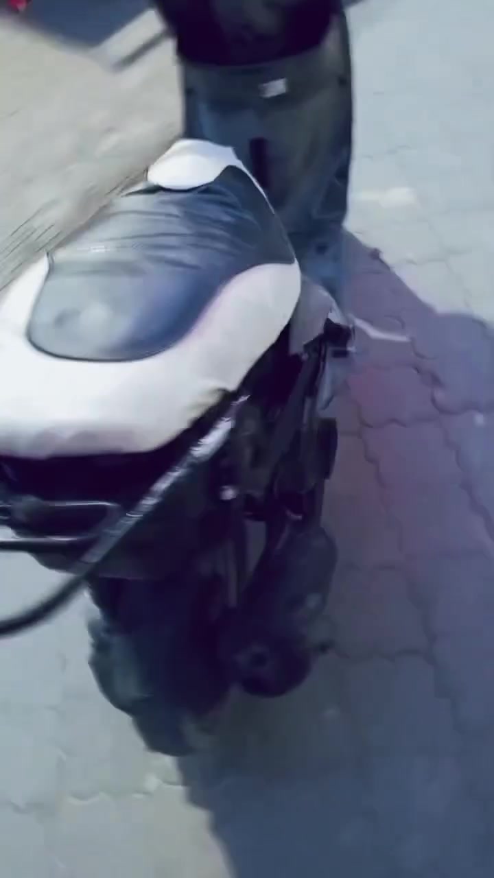 سلام عليكم دراجه ماكس قجمه للبيع دراجه نضيفه ما مفتوحه ومكينتهه ناعمه وبدل بس كاور بلادي والسعر  300 وبيهه لمكان بصره زبير ***********
