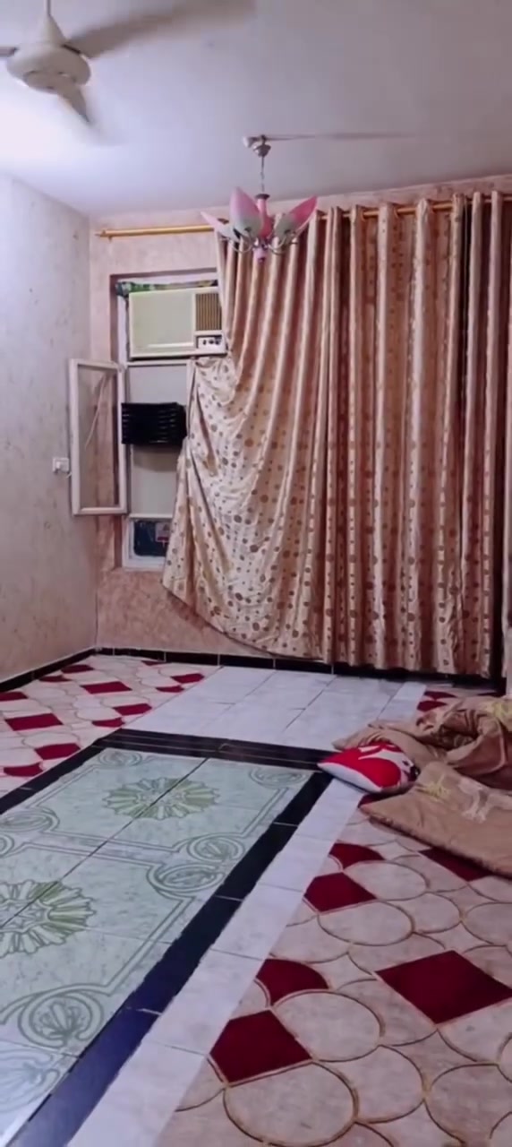 دار للبيع
حسينيه الراشديه شارع 22
مساحه 100م طابقين
***********
