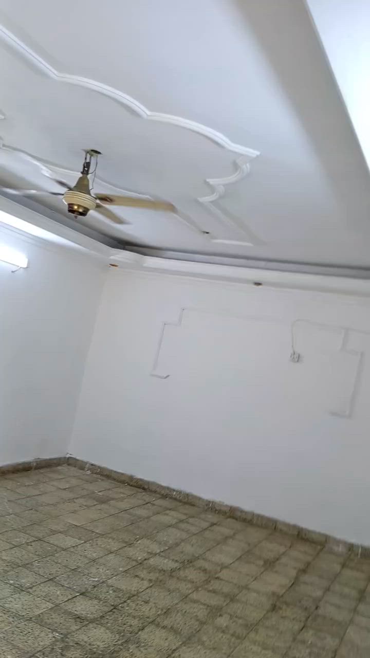 بيت للايجار قرب جامع الرحمان  مساحه ١٥٠ طابقين نضيف صاله استقبال وغرفتين نوم ومطبخ وحمام داخلي وترك حمام خارجي وكراج
(السعر___٥٠٠ الف ) 
***********
