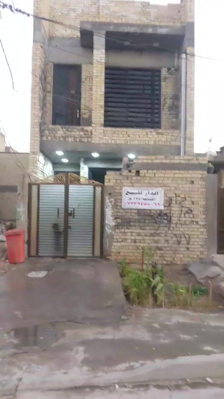 دار للبيع مساحه ١٢٥ حي السفير علسارع العام شارع الوازات بيت نضيف وعالي عن الشارع بناء ٢٠٢٦ يحتوي على أربع غرف نوم +  ستقبال جبيره وصاله وصحيات البيت جاهز مابي اي نقص اي ستفسار الاتصال ع ***********
