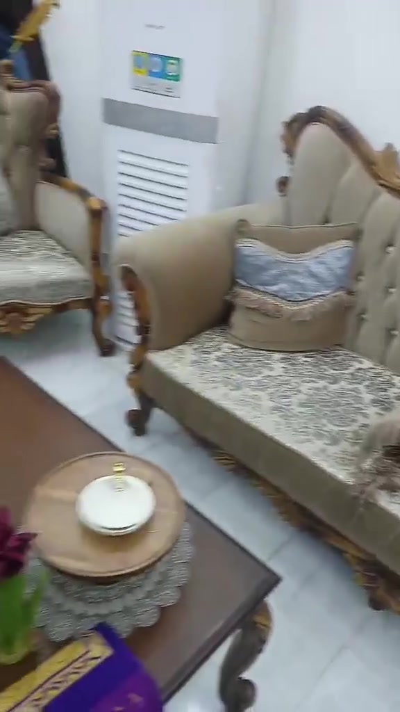 تخم زان درجه اول مامستعمل ابد جديد محد كاعد عليه اريد انبيعه لغرض السفر ماخذي 3مليون الله يشهد الاستفسار اتصال على الرقم ***********
