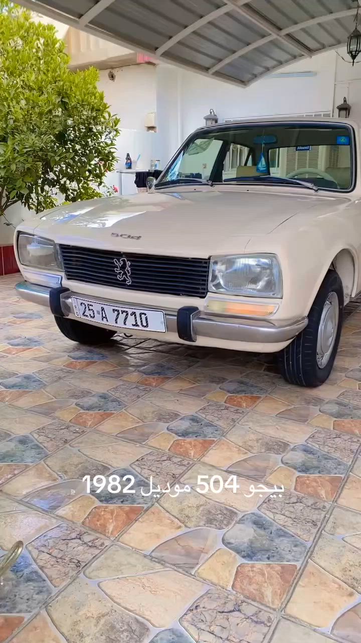 تحفة فنية بيجو 504 كلاسيك موديل 1982 بحالة وكالة للمعلومات ***********
