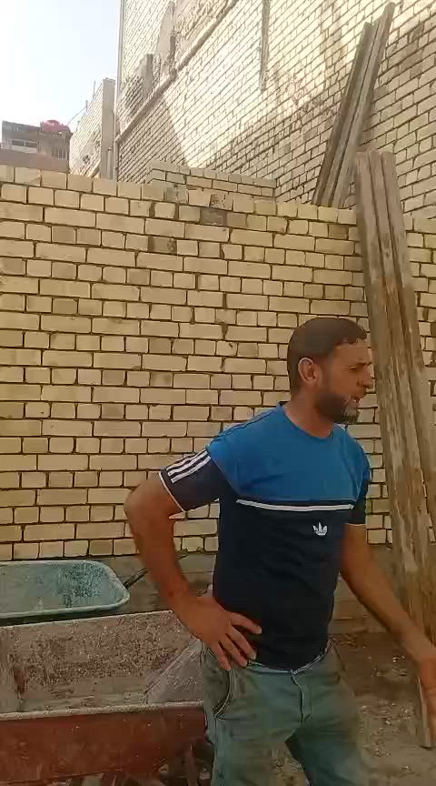 السلام عليكم يوجد كادر بناء مصري شغل درجه اولى تسليم مهندس اسعار مناسبه للجميع رقمب***********
