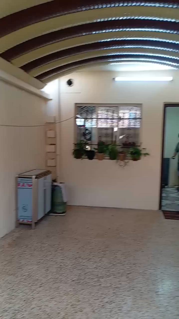 السلام عليكم الدار معروض للبيع في الرشيديه قطاع السادس قرب جامع حاج ادريس المساحه 112 متر استفسار عن الرقم*********** واتساب

