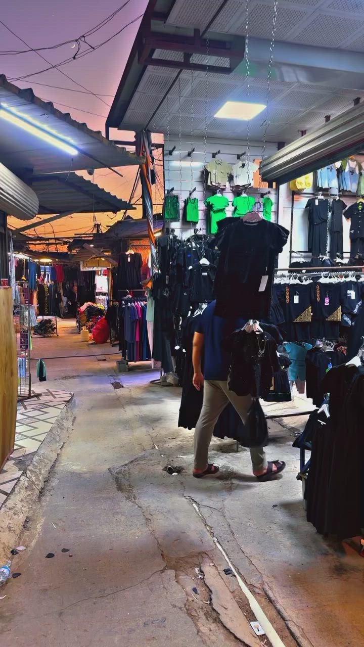 المحل للبيع 

المحل على وجهين يحتوي على كبنكات أثنين 
موقع المحل ((سوك الميت ))بنص السوك 
يتوسط الافرع الي بسوك الجديد
رقم الهاتف ***********
