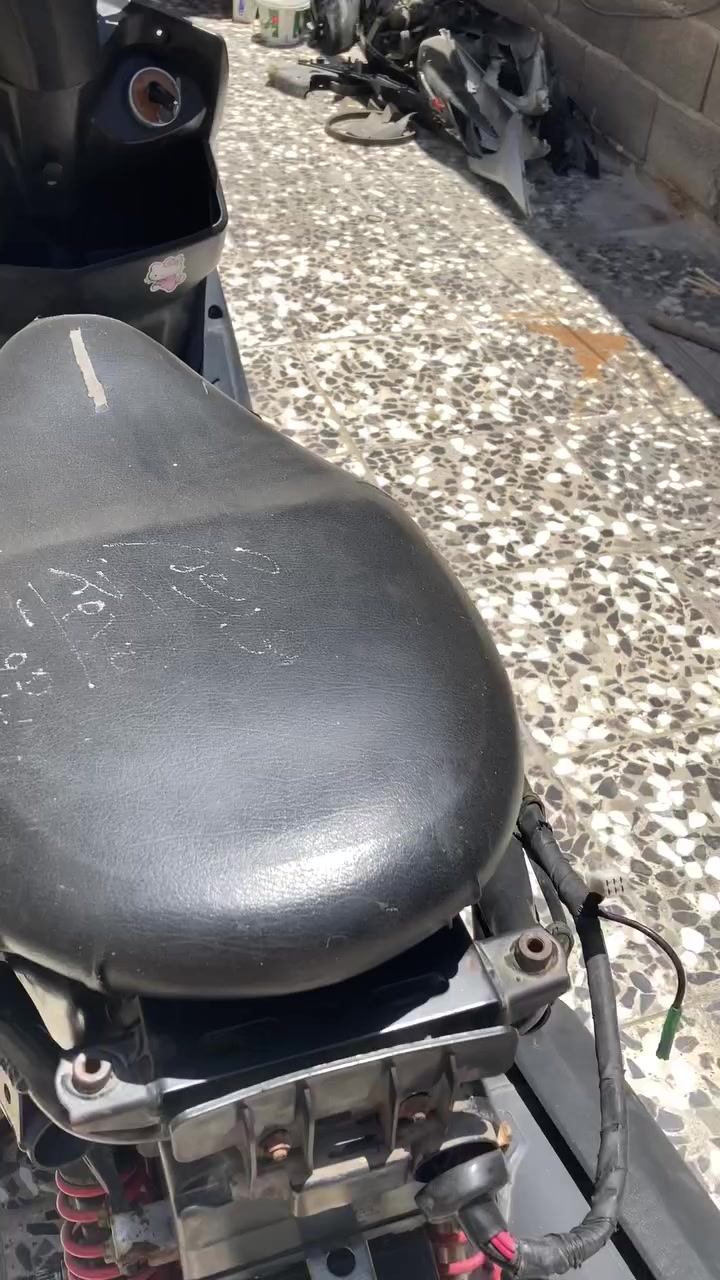 السلام عليكم
سكنس لد مكينه بلادية دراجة مكفوله من كلشي بس مفصخه وماعندي مجال اشد غراضه كفر اسود كامل دراجة كلهه كامله حته براغيهه موجودات بس ممتفرغ اله واحد ياخذه بس يشدهه و هاهيه كهربائيات مكفول مكينه بلادية مكفوله ابيعه ع وضعه مو شراي و تكسر بيه لا تراسلني و لا تخابرني مكاني بغداد نهاية حي اور تفاصيل اكثر واتساب 
‏***********
