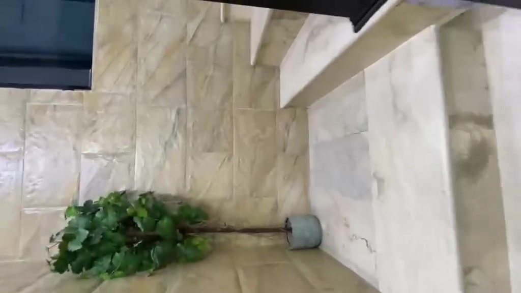 بيت  للبيع او مراوس بقطعة ارض بالغزاليه حصرآ  بناء حديث مساحة ١١٦ متر قطعه مربعه سند مستقل 
متكون من ٥ غرف نوم ٤ مجموعات صحيات صاله ضيوف مع هول داخلي وملحقات 
عنوان البيت الشالچيه حي الفجر 
تفاصيل البيت مذكوره بالفديو
السعر ٣٧٠ قابل للتفاوض للاستفسار 
*********** واتساب
