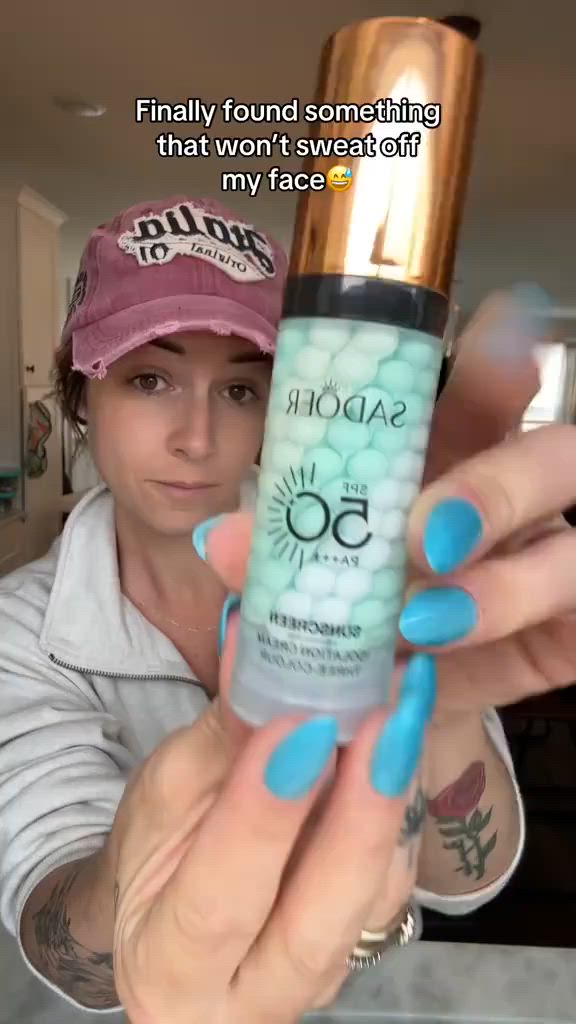 لكثرة الطلب رجع توفر 🔥

برايمر واقي شمس spf50 ماركة 𝐒𝐀𝐃𝐎𝐄𝐑 

الواقي مناسب لجميع انواع البشرة
حماية عالية من الشمس ومقاوم للماء💦

مميزات برايمر 👇

- يوازن دهون البشرة
- حماية من الشمس spf50
- تنعيم وصقل البشرة
- توحيد لون البشرة
- تثبيت المكياج لفترات طويلة
- ترطيب البشرة
- خافي للعيوب وللمسام💯

#الأصلي 

سعر 7


**إذا كنت صاحب هذا الإعلان وتريد حذفه لأي سبب، رجاءا أرسل رسالة إلى الدعم الفني**