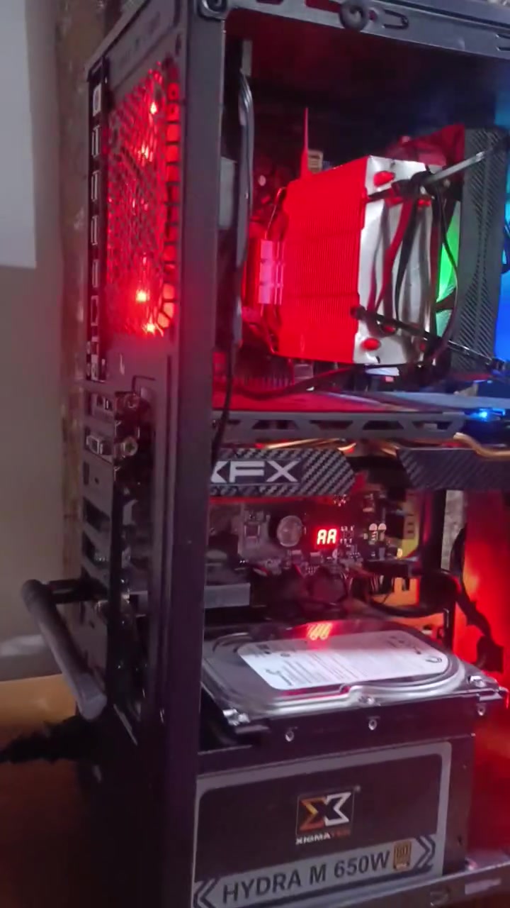 1- Intel(R) Xeon(R) CPU E5-2680 v4 @ 2.40GHz
2- رام 16تردد 2133hz 
3-Radeon RX 580 Series
4-BC901 NVMe SK hynix 512GB. 
HDD 500
5-Psu 650 watt
تفاصيل الباقي. بصور 
مع كيبورد +ماوس كيمك 
شاشه msi👇
24انج 165 هرتز
واتساب ***********
السعر  525الف متوفر توصيل
