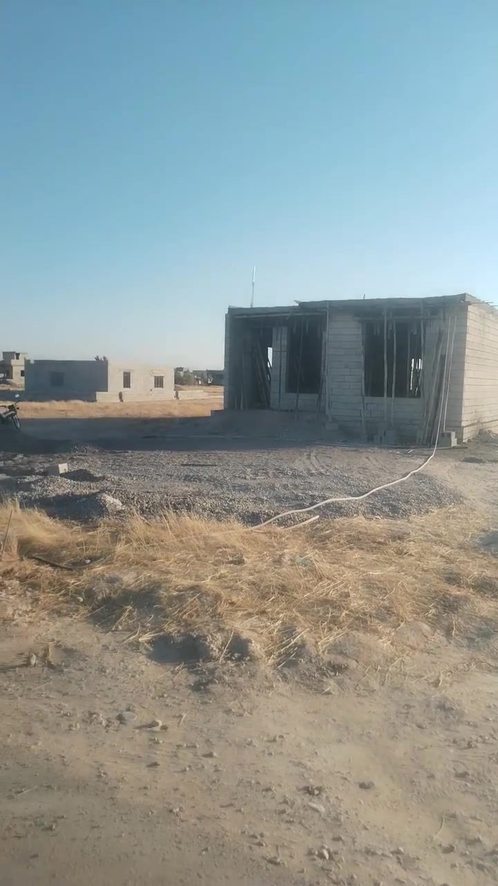سلام عليكم بيت البيع هيكل بناء جديد
متكون من 
غرفتين 4*5
وصاله 
ومطبخ 
وتسقبال 
مساحه الأرض 340متر
مساحه البناء 135 متر
العنوان شارع الزيتون
السعر 16 بي مجال
واصله جميع الخدمات
 ***********
