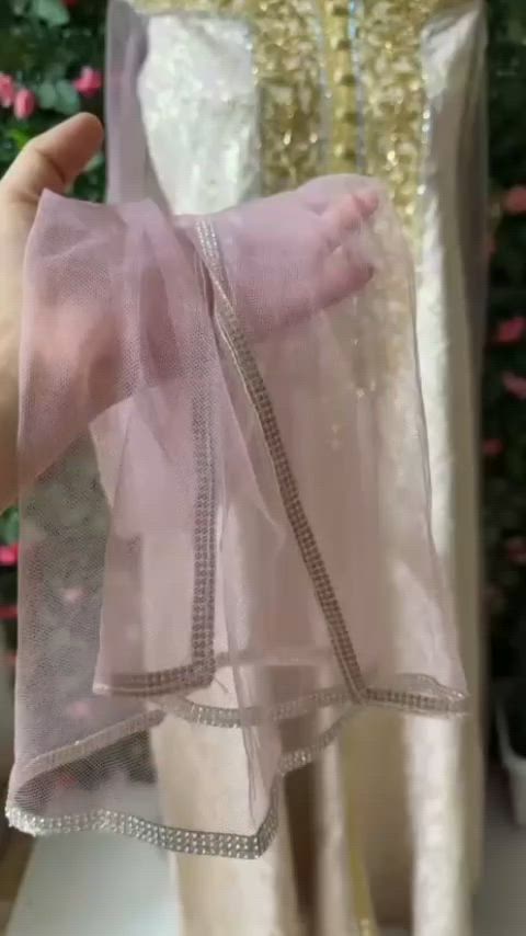 ✨🤍 وصل حديثاً 🤍✨

فستان راقي بتصميم ملكي يجمع بين الأناقة والبساطة 🌸

🖤 قصة واسعة وانسيابية تعطي إطلالة مميزة
🖤 مناسب للمناسبات، الأعراس، والخروجات الراقية
🖤 خامة مريحة وجودة ممتازة

📏 المقاسات: حسب المتوفر
🚚 التوصيل متوفر لجميع المحافظات

💌 للحجز والاستفسار راسلينا على  الواتساب ( ***********)ا 

✨ كوني الأجمل بإطلالة تخطف الأنظار ✨
#محافظات_العراق_البصرة_النجف_كربلاء_الحلة_الديوانية_الكوت_السماوة_الناصرية_العمارة_وجميع_محافظات #مشاهير_العراق #عروضنا #مناسبات #عرائس
