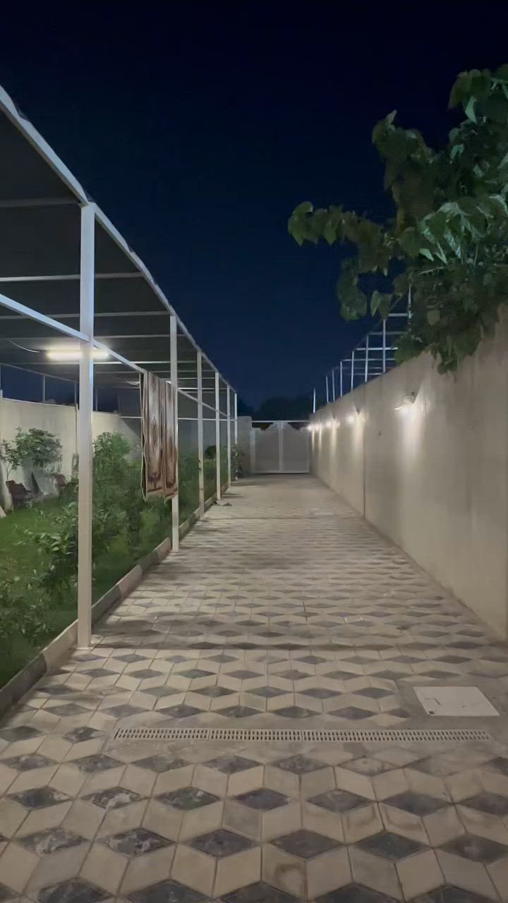 السلام عليكم 
بيت بـ مساحة 600 متر على الشارع العام 
بـ واجهة 9.5 و نزال 63 
العنوان/ حي اور / حي الكوفة (منطقة علي الاسمر)
مقابيل مدرسة الكلمات الأبتدائية
بناء البيت 2024
وباقي التفاصيل بالفيديوه
***********
