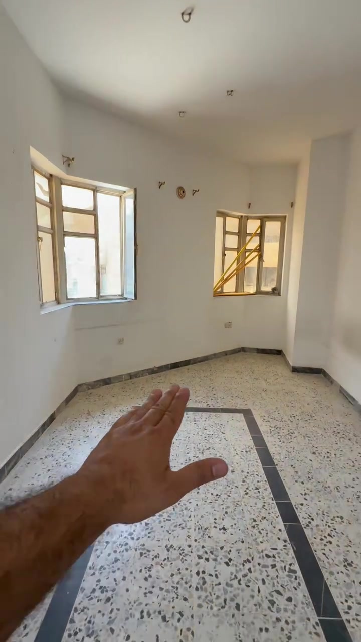 #اعلان_شقه_للايجار 🏢 الاعظمي للعقار 🏢 شقه للايجار طابق اول ( طالبات طب او عائله قليله ) تحتوي على غرفة وحده وهول ومطبخ وخدمات معزوله ( الاعظمية حجي بصره قرب من مقبره الملك ) ايجاره ٤٠٠ ألف قفل للاستفسار ***********
