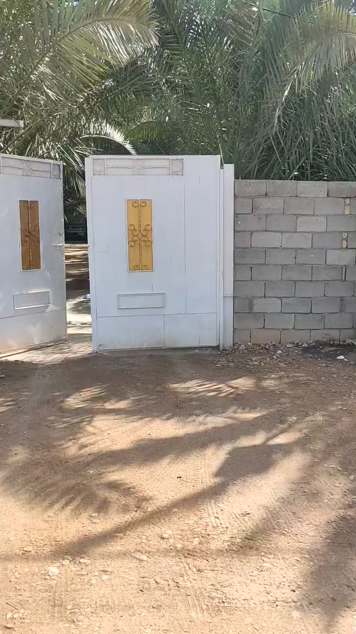 قطعه ارض للبيع مع دار ع شارع عام تجاري مباشره

  بصف محطة شرق البصره 

مساحه كليه للأرض  الف و90 متر مساحة الدار  180 متر 

سند 25  ومفروز باسمنه من طابو تحويل نفس اليوم 

***********
