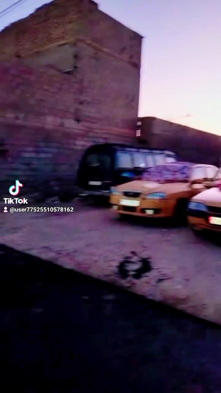 قطعتين البيع                                                                  عنوان بغداد  سبع قصور شارع ابو علي                              مقابيل مصور مرتضى رماحي                                                     مساحت الوحده ٨٥ متر  《الواجه 7.70》《ونزال11.15》  كل قطعه طالعله صونده ماء وبوري مجاري  جنس الارض طابو زراعي سند ٢٥ الكاع بسمي  ستفسار مراسلت صفحه              تحب ٨٥ متر تحب بيعلك ١٠٠  ماكو شكال تريده كله مساحته ١٧٠ متر \***********
