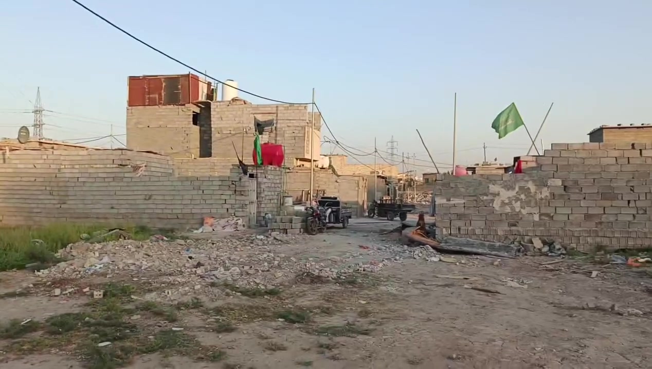 دار للبيع المساحه ١٠٠ متر مربع الواجهه ٨ متر والنزال ١٢ ونص متر يحتوي على صحيات خارجيه استقبال مطبخ غرفة نوم حمام داخلي وترك البناء بلوك السقف سندويج الارضية صبه العنوان جكوك خلف النهر مقابيل العماير وقف القادري السعر ٣٦ وبي مجال  الاتصال مع صاحب الدار
‭***********
دار للبيع المساحه ١٠٠ متر مربع الواجهه ٨ متر والنزال ١٢ ونص متر يحتوي على صحيات خارجيه استقبال مطبخ غرفة نوم حمام داخلي وترك البناء بلوك السقف سندويج الارضية صبه العنوان جكوك خلف النهر مقابيل العماير وقف القادري السعر ٣٦ وبي مجال  الاتصال مع صاحب الدار

