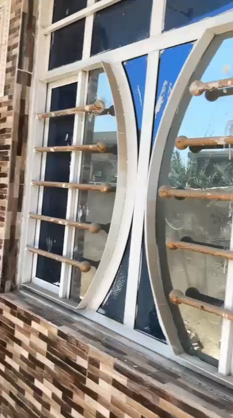 دار للبيع  مساحه 100 متر  مربع واجهه 10 نزال 10 الشعله الدوانم خلف السكه شارع المستوصف   بيت نضيف بناء جديد طابق واحد ثاني بيت عله ركن  فرع مسدوس بس اهل المنطقه. بي 6 ابيوت  مجاري ماء   سعر 85  وبي مجال ***********
