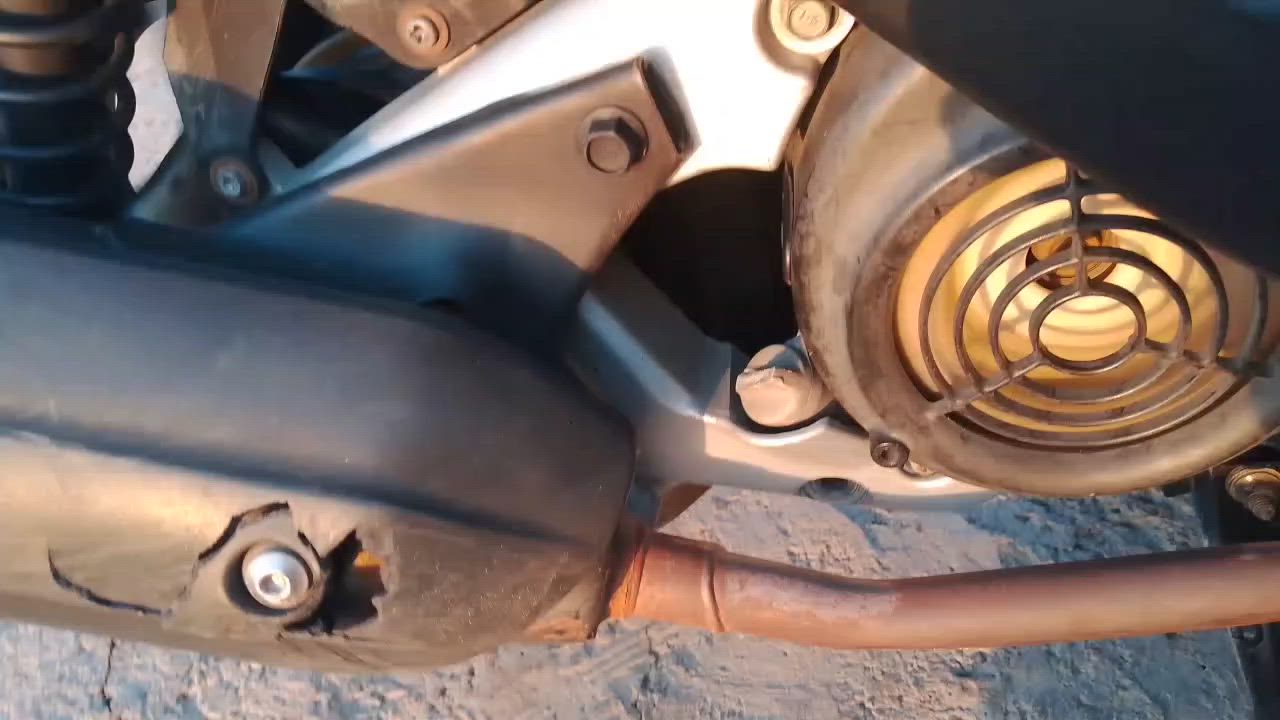 السلام عليكم سكنس للبيع دراجه نضيفة بس مكينتهة توة طلع بيهة صوت ماعرفة ابيع هل موجود السعر 400وبيهة مجال حك الجية 
مكان بغداد جسر ديالى للاستفسار ‏‪***********‬‏
