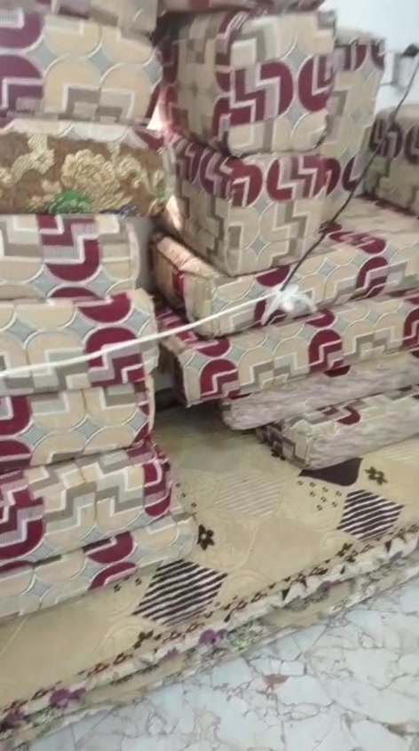 السلام عليكم عندي ديوان جديد وكلش نضيف السعر 200 وبي مجال الرقم *********** الناصريه مركز حي الفداء
