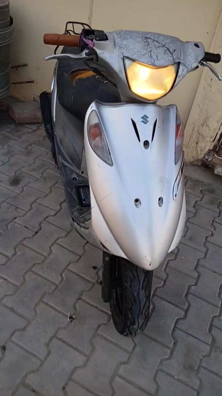 سلام عليكم دراجه ادرس ياباني شكل القديم سرعه ١٢٠ الشراي يتصل على هاذا الرقم *********** العنوان بغداد
