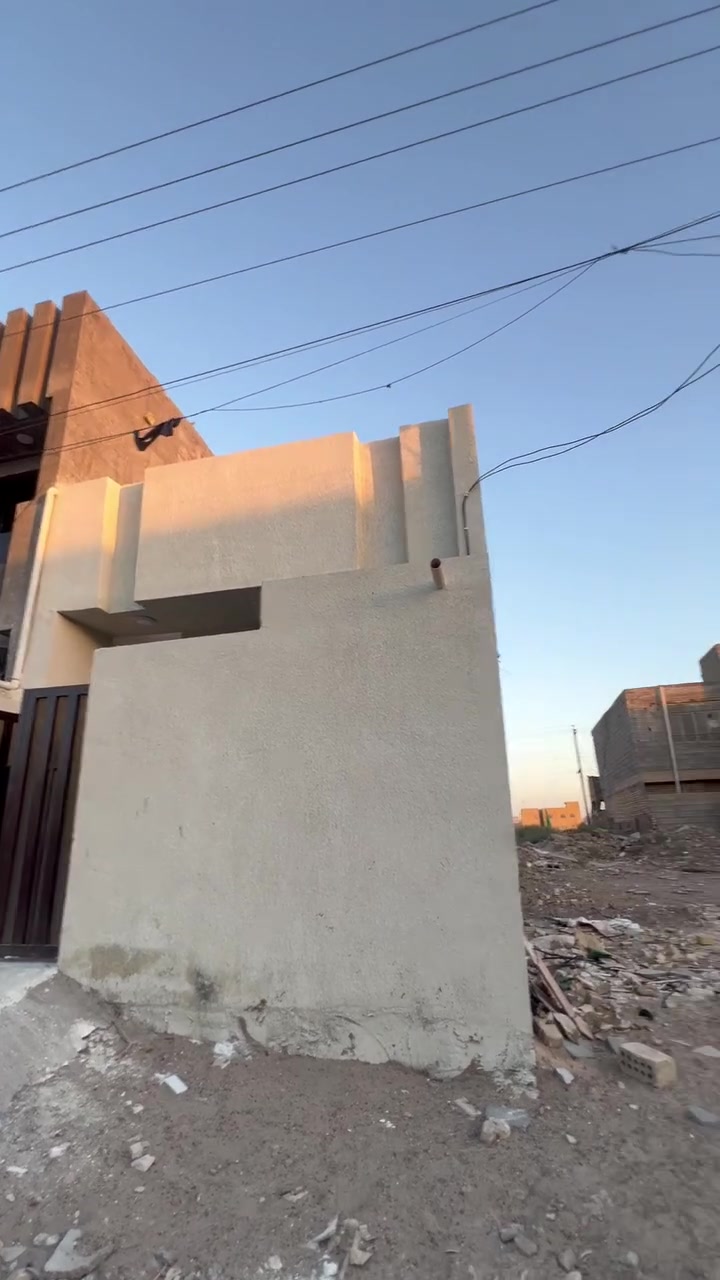 سلام عليكم بيت مساحه 100 متر منطقت ال 3000 طابق واحد بناه جديد سعر 57  وبي مجال بصيط
***********
