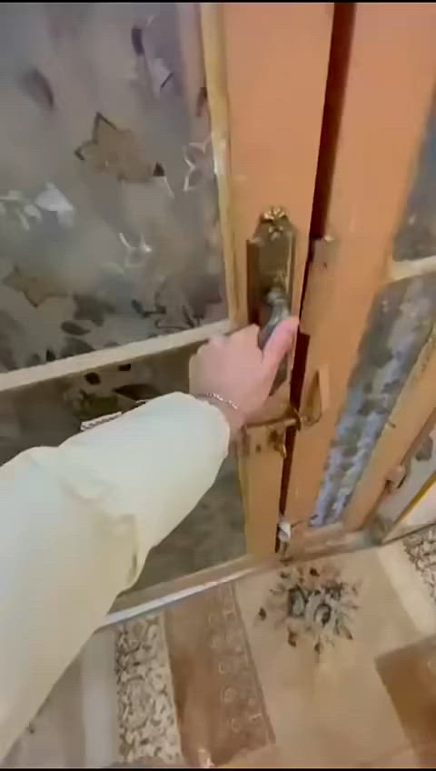 تفاصيل واتساب او اتصال ***********
بيت للبيع مساحته ٧٥ الواجهه ٥ والباقي نزال الموقع كربلاء حي سومر الثاني الي صاير مقابل مكتب اليساري تفاصيله غرفتين نوم البيت كله سيراميك الارضيه بورسلين وسقوف ثانويه المنطقه مخدومه كهرباء ماء مجاري نت ضوئي سند 25 طابو زراعي السعر 55 مليون قفل بيع مستعجل
