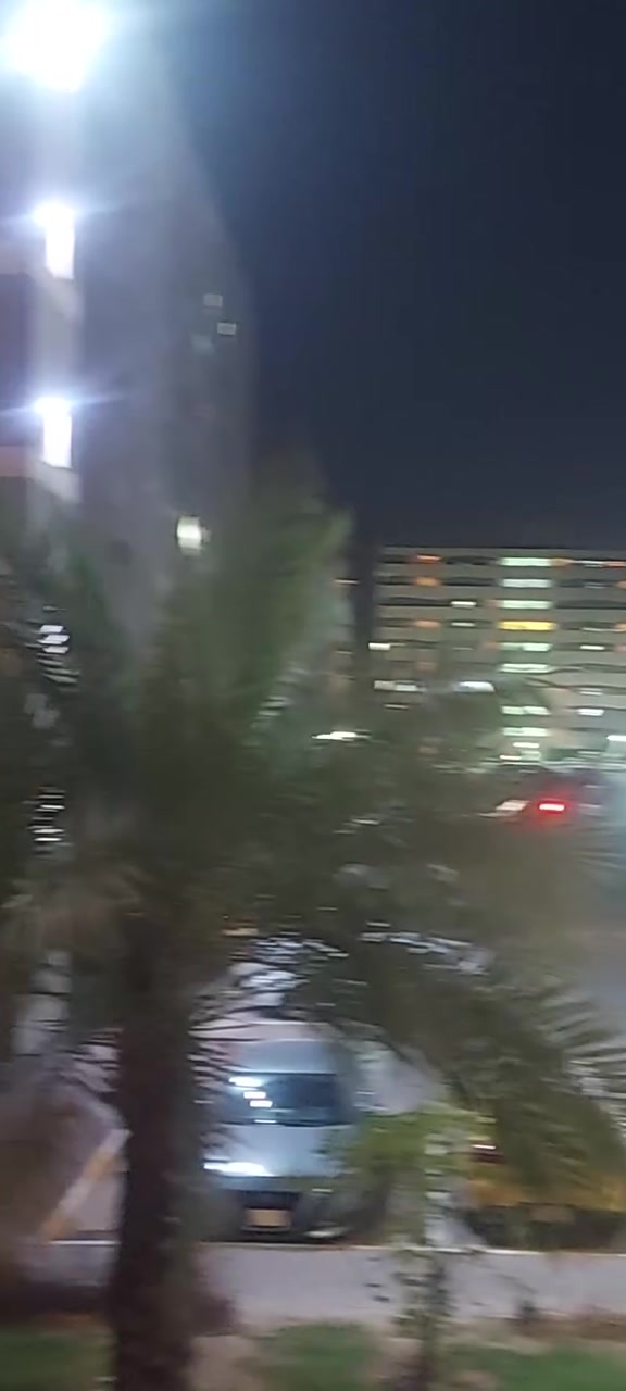 شقة ١٠٠م في بلوك ٧ طابق اول من صاحبها مباشر مدفوعه الثمن ١١٦ مليون بيها مؤجر تريدها فارغه تريد تبقيه للتواصل خاص او واتس اب ***********
