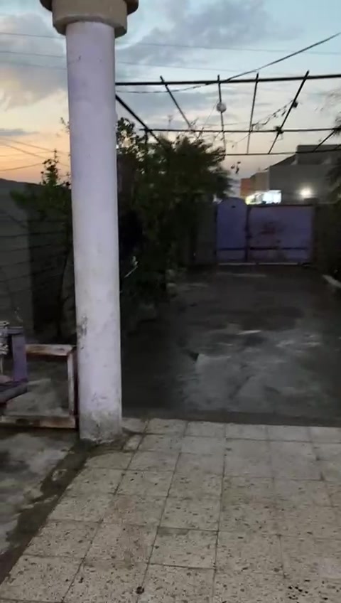 بيت البيع في ديالى بعقوبه البيع مساحته 600 البناء 260 وحديقه سعر 55 مليون
تگليلي شنو تفاصيل الدار بالضبط: شكد عدد الغرف والصالات والمطبخ والحمامات؟: 
غرفتين وهول واستقبال وحمام توليت دخليات ومطبخ 
وين موقع الدار بعقوبة بشكل أدق؟ أي حي/منطقة وقريب من شنو معلم أو شارع معروف؟: 
مرور ديالى 
البيت طابق واحد لو طابقين؟ وشنو عمر البناء وحالته العامة: جاهز للسكن لو يحتاج تصليح؟: 
طابق واحد
الطابو شنو نوعه؟ وهل الملكية صرفة ومكتملة لو بيها ملاحظات؟: 
 زراعي صابون صرف  سند 25 
السعر 55 مليون نهائي لو قابل للتفاوض؟ وإذا تريد، شنو أفضل طريقة للتواصل وياك؟: 
رقم الهاتف بيه قليل تفوض  ***********