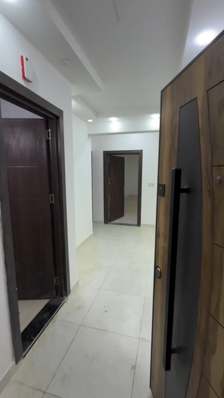 شقة للإيجار – مجمع دار السلام السكني

📍 الموقع: مجمع دار السلام السكني – شارع مطار المثنى

🏠 مساحة الشقة: 205 م²
🛏️ 3 غرف نوم
🛋️ صالة واسعة
🍽️ مطبخ
🚿 صحيات

💰 الإيجار الشهري: 1,250,000 دينار عراقي

💡 **عندك عقار تريد تبيعه أو تأجره؟** تواصل ويانه وإحنا نتكفل بالباقي!
📞 **للتفاصيل والاستفسار:**
 * ***********
 * ***********
 * ***********
