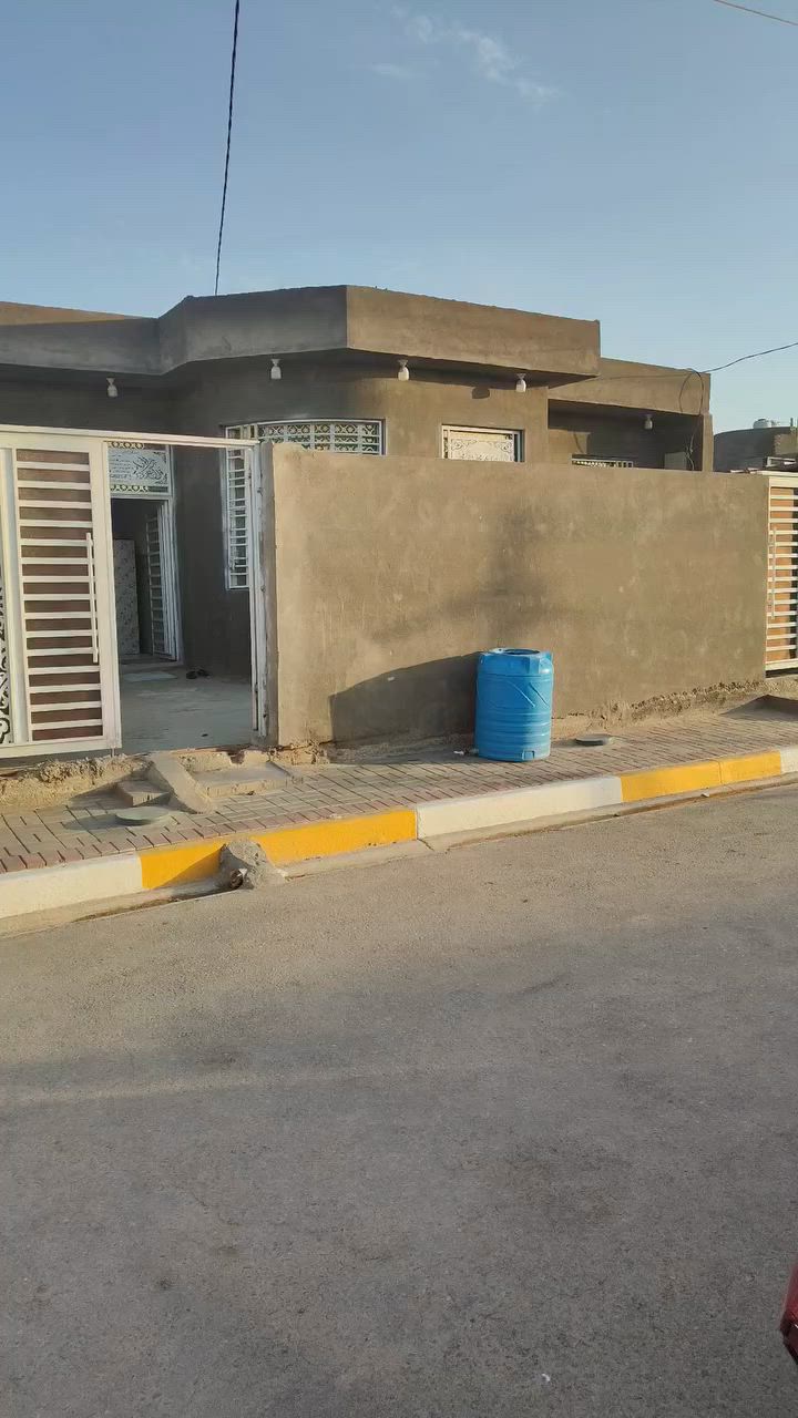 بيت للبيع 250 متر  السماوة الشراكية الثالثه نقص بس الطارمه كاشي بناء حديث مطلوب 22 تسديد الشهر160
لتواصل مكتب الفيصل للعقارات ***********
